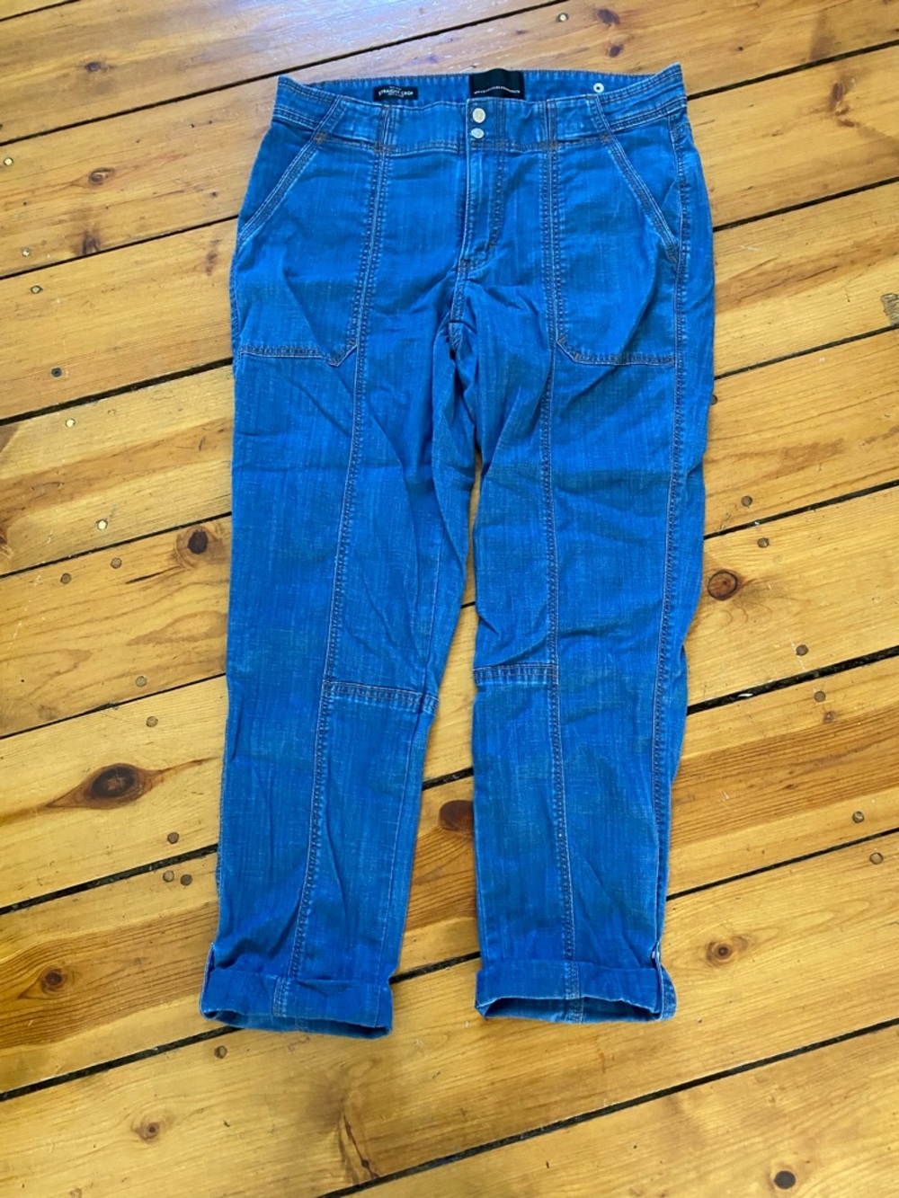 White House black market mid rise straight crop size 8 lightweight denim